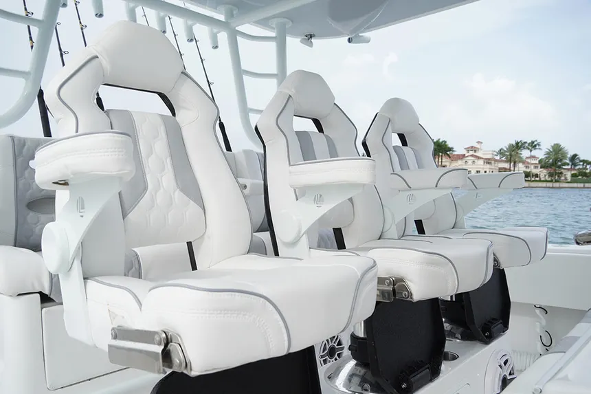 Contender 44CB seating